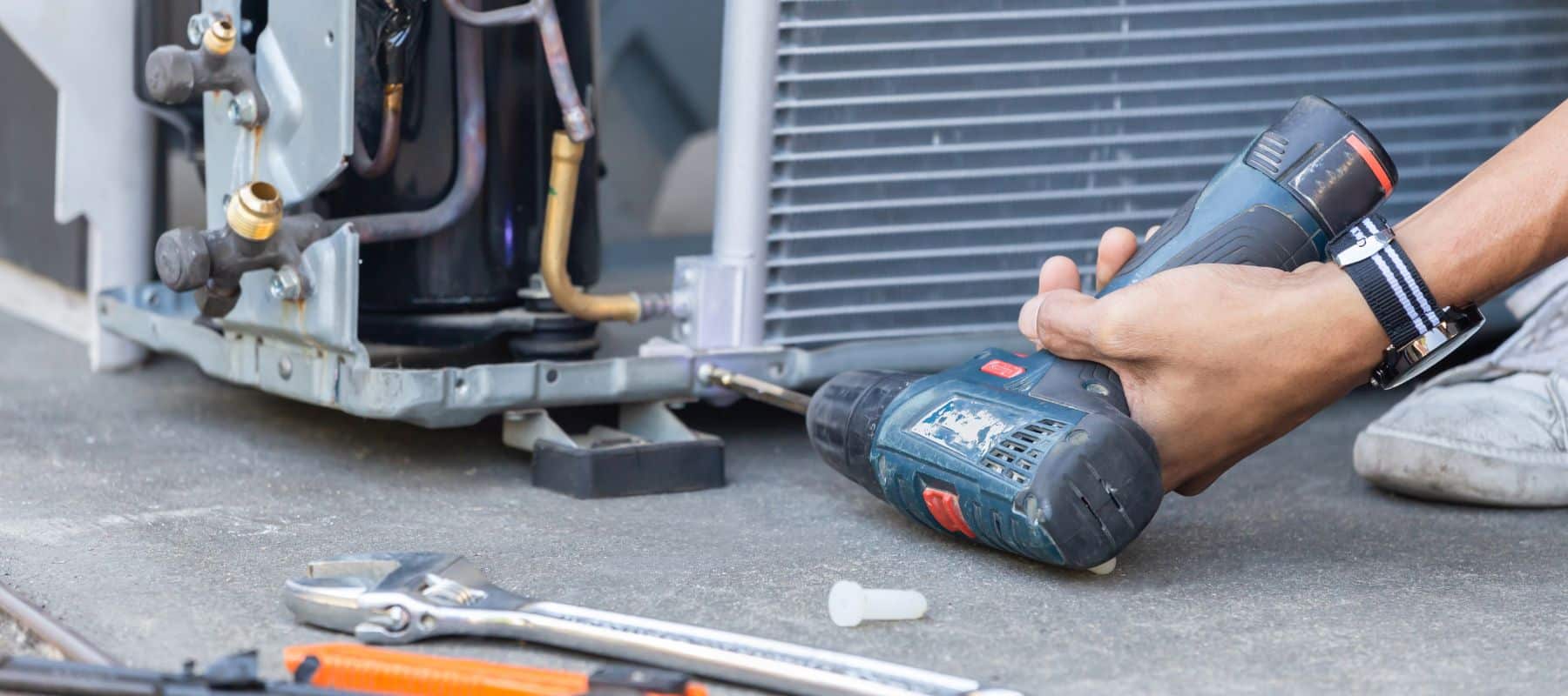 hvac technician in san antonio working on an air conditioning unit